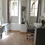 Centre - Salle De Bain, Refrigerateur, Tv Et Machine A Cafe Privatifs - Cuisine Commune - Terrasse - De A 200m Accommodatie bij particulieren Poitiers