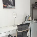 Centre - Salle De Bain, Refrigerateur, Tv Et Machine A Cafe Privatifs - Cuisine Commune - Terrasse - De A 200m