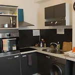 Centre - Salle De Bain, Refrigerateur, Tv Et Machine A Cafe Privatifs - Cuisine Commune - Terrasse - De A 200m Accommodatie bij particulieren *
