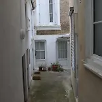 Centre - Salle De Bain, Refrigerateur, Tv Et Machine A Cafe Privatifs - Cuisine Commune - Terrasse - De A 200m Accommodatie bij particulieren