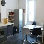 Centre - Salle De Bain, Refrigerateur, Tv Et Machine A Cafe Privatifs - Cuisine Commune - Terrasse - De A 200m
