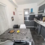 Centre - Salle De Bain, Refrigerateur, Tv Et Machine A Cafe Privatifs - Cuisine Commune - Terrasse - De A 200m * Poitiers