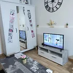 Centre - Salle De Bain, Refrigerateur, Tv Et Machine A Cafe Privatifs - Cuisine Commune - Terrasse - De A 200m Δωμάτια σε οικογενειακή κατοικία *