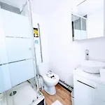 Centre - Salle De Bain, Refrigerateur, Tv Et Machine A Cafe Privatifs - Cuisine Commune - Terrasse - De A 200m Δωμάτια σε οικογενειακή κατοικία