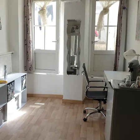 Centre - Salle De Bain, Refrigerateur, Tv Et Machine A Cafe Privatifs - Cuisine Commune - Terrasse - De A 200m Kwatera prywatna Poitiers