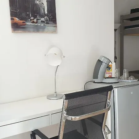 Centre - Salle De Bain, Refrigerateur, Tv Et Machine A Cafe Privatifs - Cuisine Commune - Terrasse - De A 200m