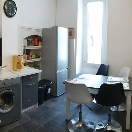 Centre - Salle De Bain, Refrigerateur, Tv Et Machine A Cafe Privatifs - Cuisine Commune - Terrasse - De A 200m