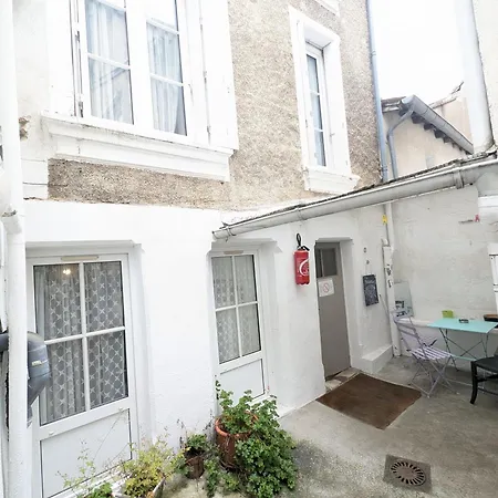 Centre - Salle De Bain, Refrigerateur, Tv Et Machine A Cafe Privatifs - Cuisine Commune - Terrasse - De A 200m