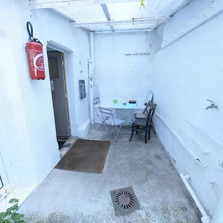 Centre - Salle De Bain, Refrigerateur, Tv Et Machine A Cafe Privatifs - Cuisine Commune - Terrasse - De A 200m