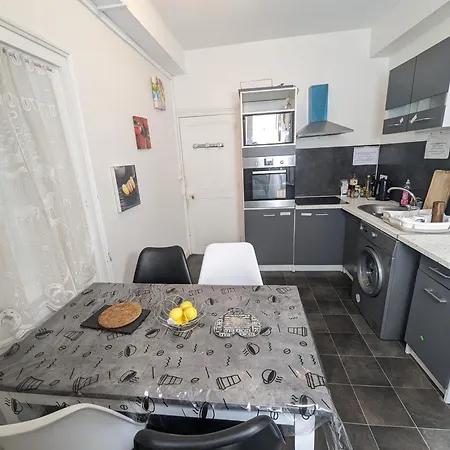 Centre - Salle De Bain, Refrigerateur, Tv Et Machine A Cafe Privatifs - Cuisine Commune - Terrasse - De A 200m * Poitiers