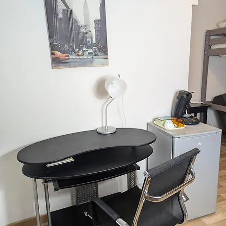 Centre: Private Comforts, Shared Kitchen & Hall Proximity
