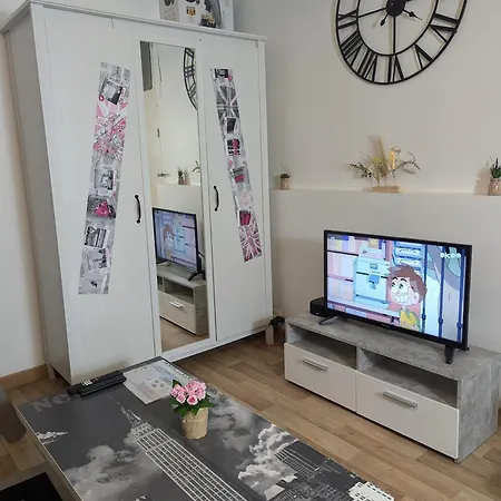 Centre - Salle De Bain, Refrigerateur, Tv Et Machine A Cafe Privatifs - Cuisine Commune - Terrasse - De A 200m 民宿