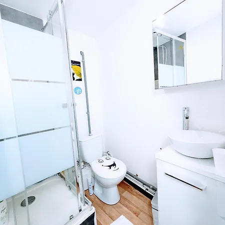 Centre - Salle De Bain, Refrigerateur, Tv Et Machine A Cafe Privatifs - Cuisine Commune - Terrasse - De A 200m 民宿