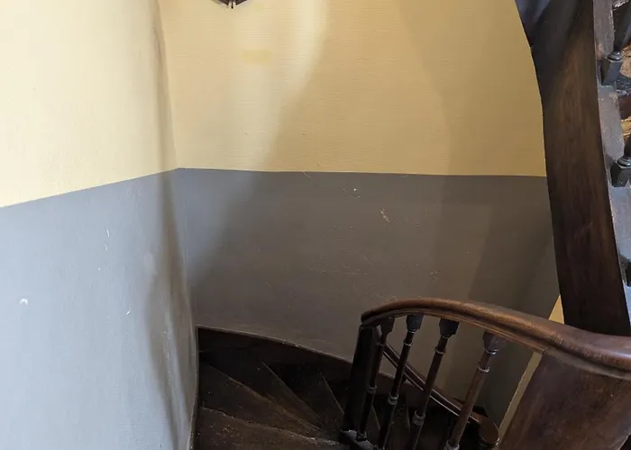 Centre: Private Comforts, Shared Kitchen & Hall Proximity